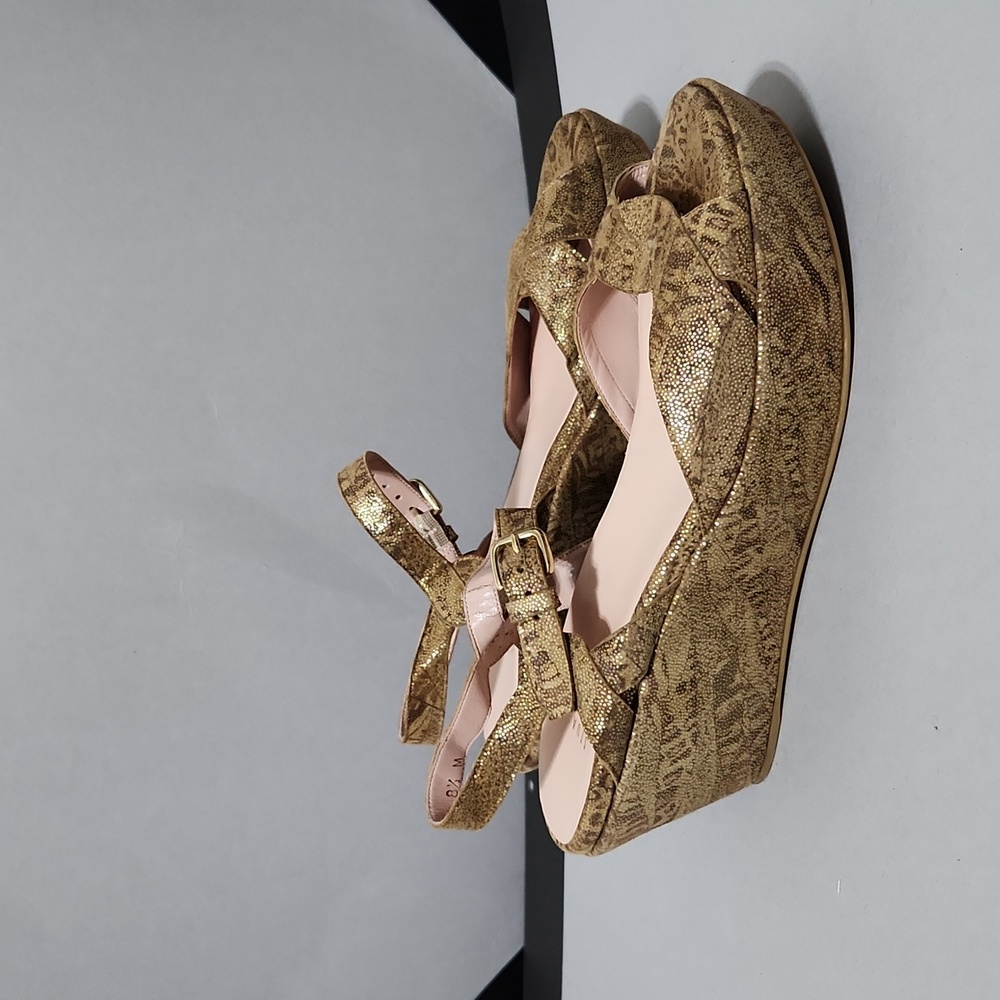 NWOB Stuart Weitzman Snakeskin Animal Print Wedge Sandals. Size 8.5